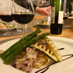 Delicious pasta with creamy walnut and lemon sauce